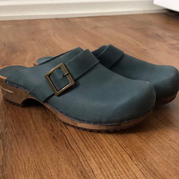 sanita wooden clogs